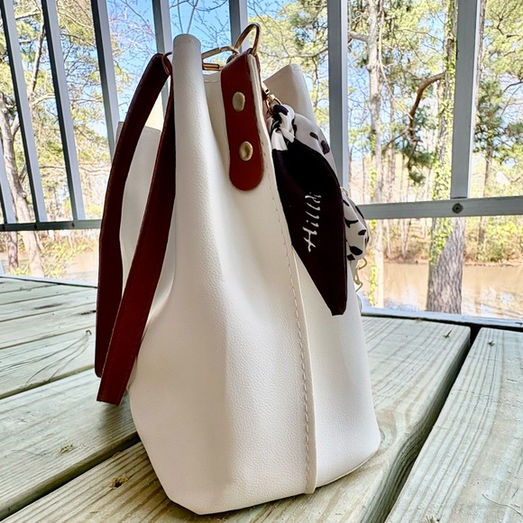 Fashionable White and Brown PU Leather Women's Shoulder Bag NWOT - Picture 2 of 6